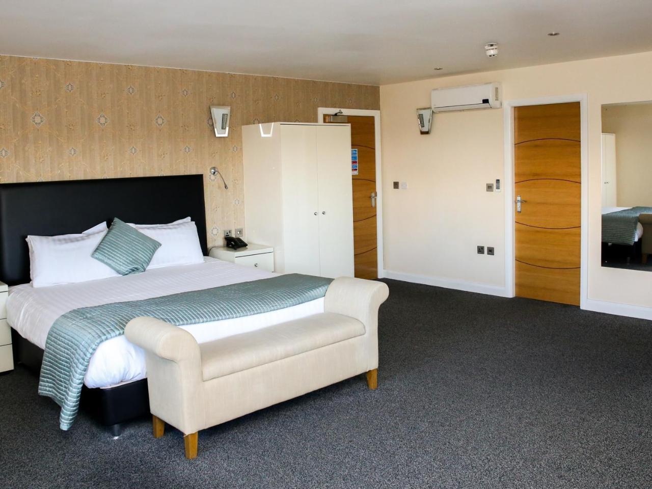 Oak Royal Hotel, Golf And Country Club Chorley  Extérieur photo